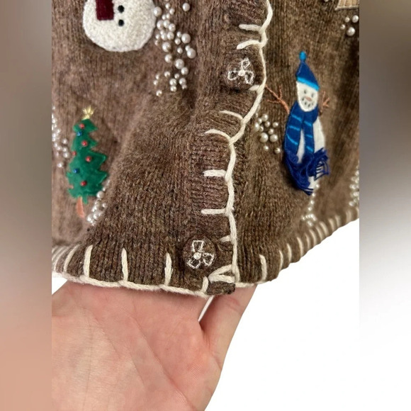 Vintage Christmas embroidered beaded sweater vest - Picture 2 of 4